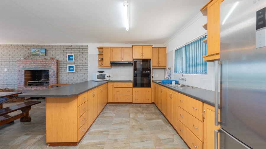 6 Bedroom Property for Sale in Suiderstrand Western Cape